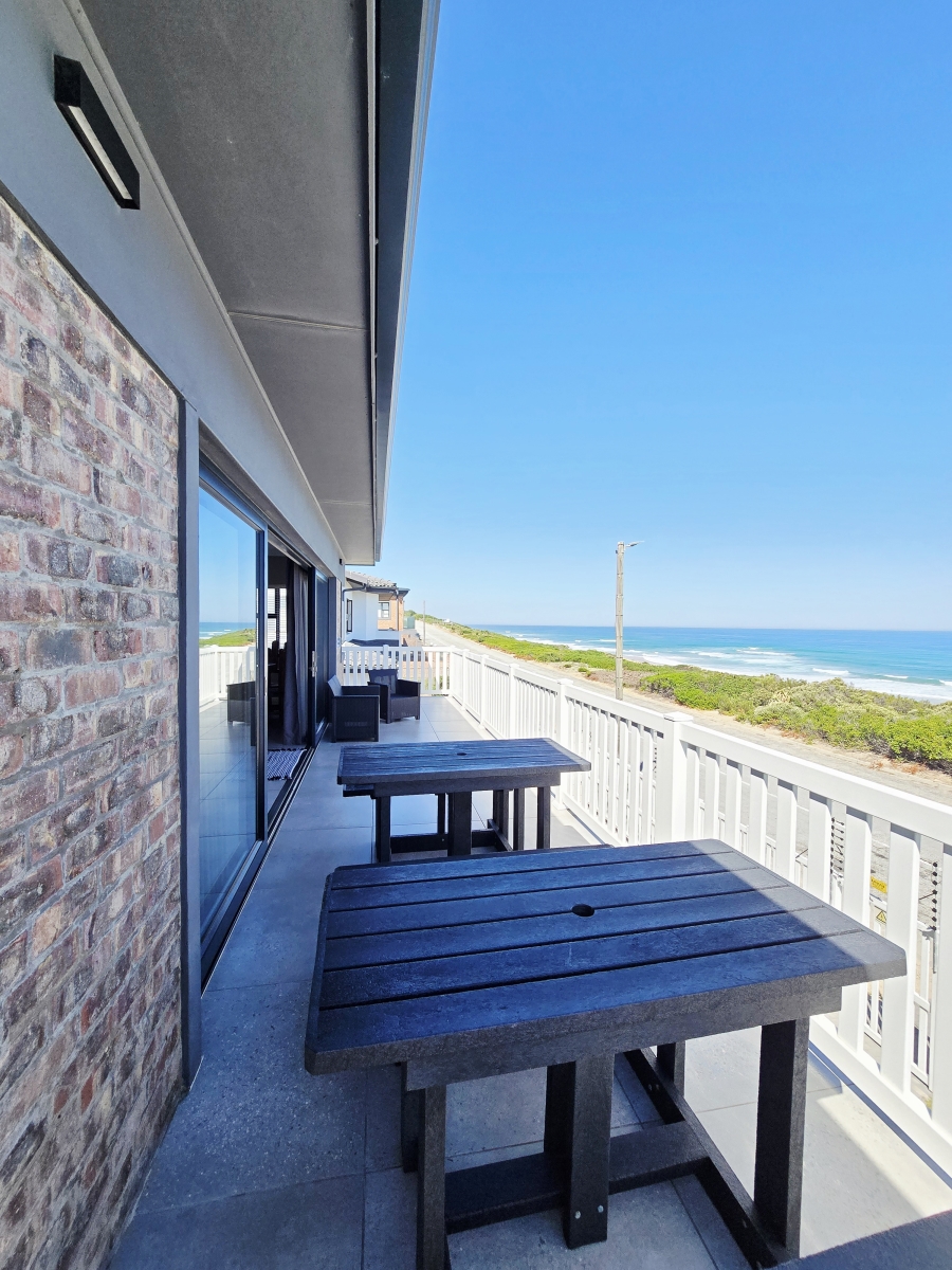 4 Bedroom Property for Sale in Kleinkrantz Western Cape